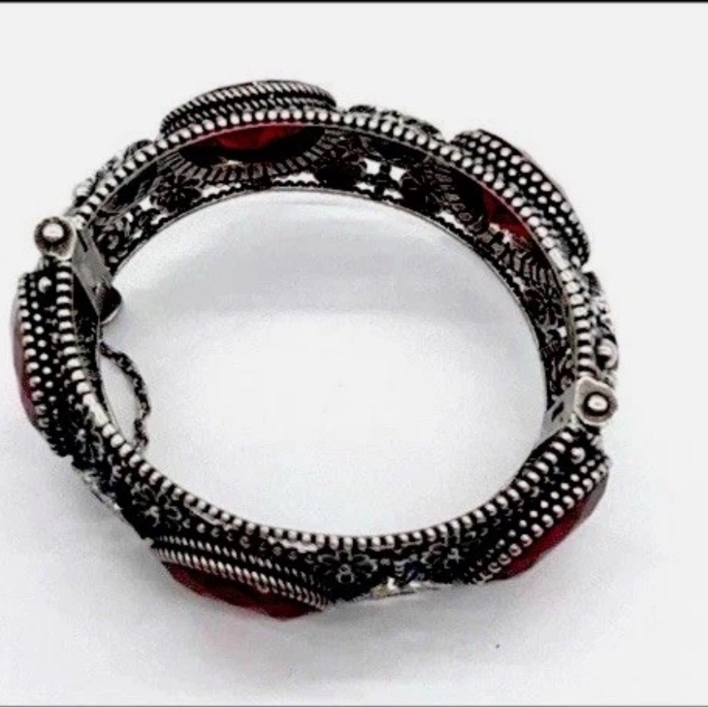 Gucci Iconic Big Cat Sterling Silver Red Gemstone Bracelet - Picture 3 of 6